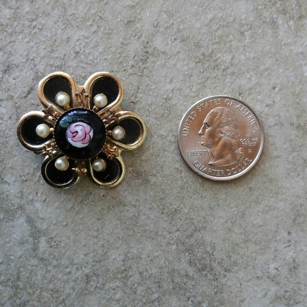 Vintage gold tone enamel brooch with rose design.